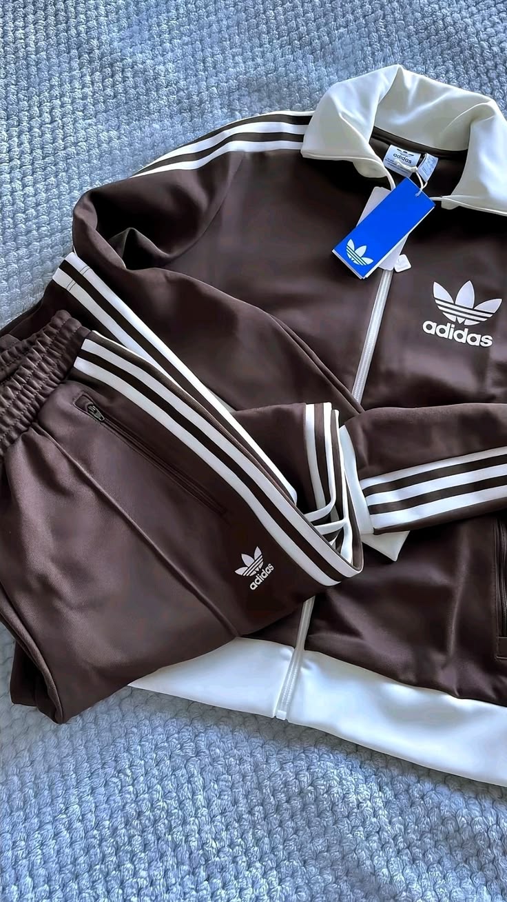 Adidas Clothing Wholesale Pallets – 200 Authentic Sportswear Items for $600 | Bulk Resale Deal 2 Adidas Clothing Wholesale Pallets – 200 Authentic Sportswear Items for $600 | Bulk Resale Deal - Image 2