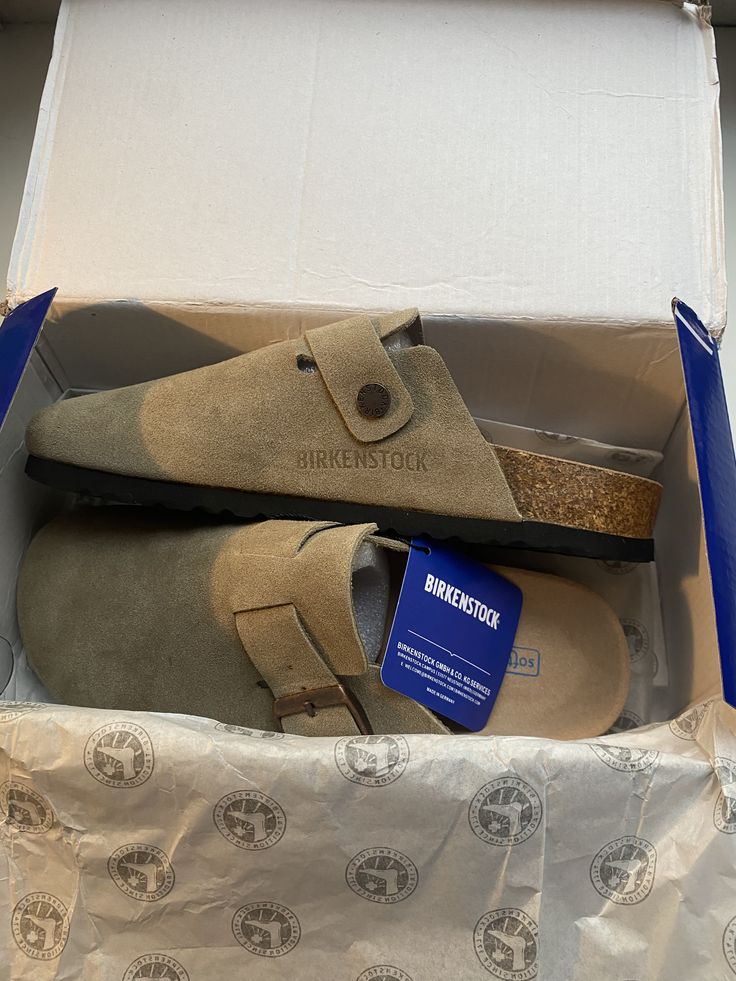Birkenstock Pallet – 150 Pairs Wholesale Footwear for $1,000 5 Birkenstock pallets for sale