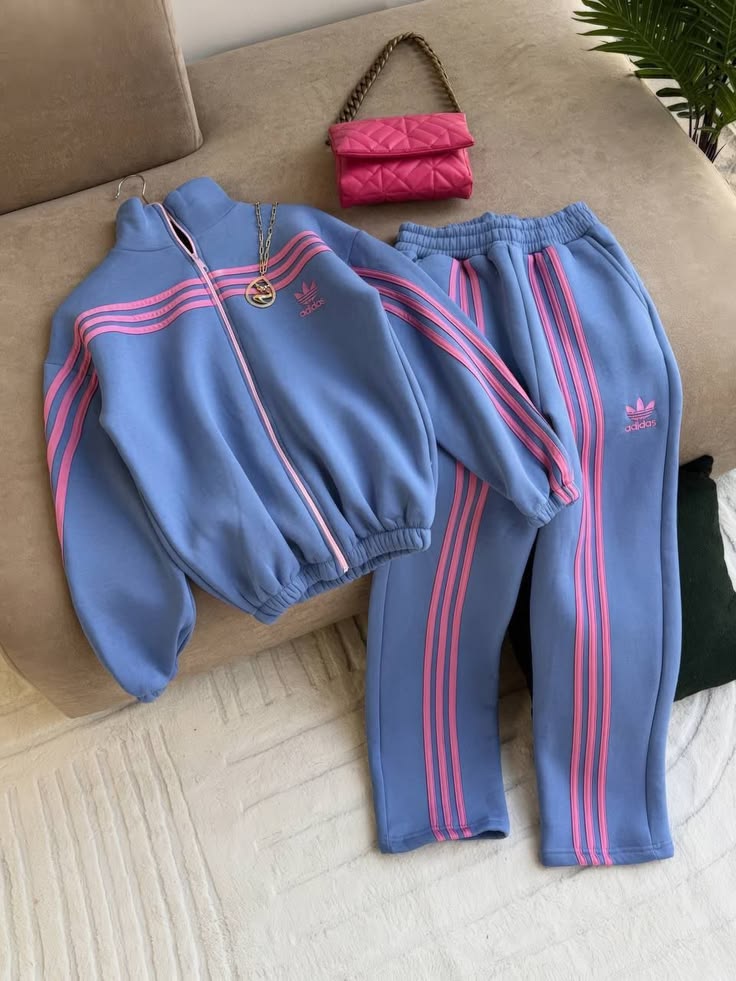 Adidas Clothing Wholesale Pallets – 200 Authentic Sportswear Items for $600 | Bulk Resale Deal 6 Adidas Clothing Wholesale Pallets