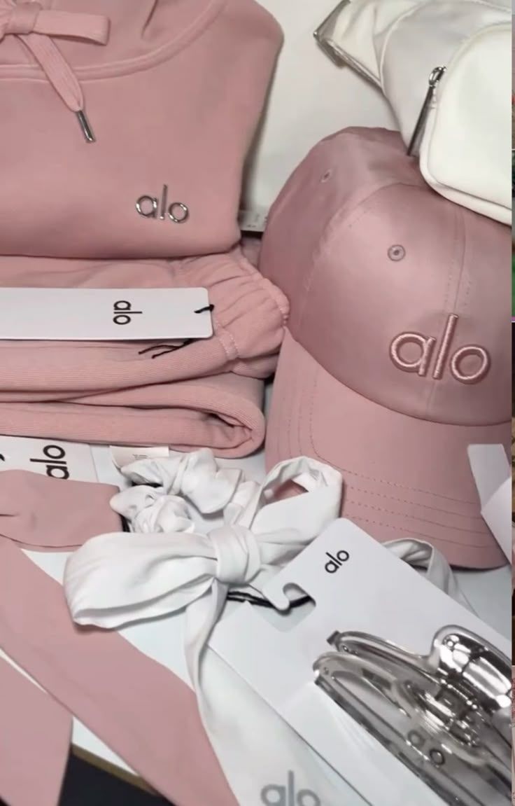 Alo Yoga Pallet Liquidation – 200 New With Tags Items for $600 | USA Pallet liquidation Activewear 13 Alo Yoga Pallet Liquidation (200 Activewear Items for $700) | Wholesale Alo Clothing