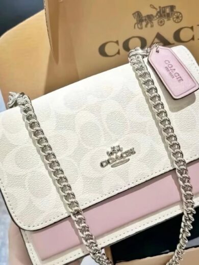 USA pallets liquidation 19 wholesale handbags pallets