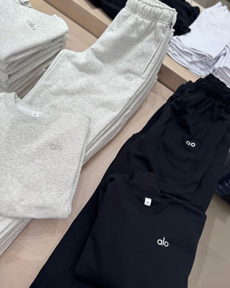 Alo Yoga Pallet Liquidation – 200 New With Tags Items for $600 | USA Pallet liquidation Activewear 6 Alo Yoga Pallet Liquidation (200 Activewear Items for $700) | Wholesale Alo Clothing