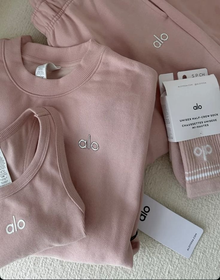 Alo Yoga Pallet Liquidation – 200 New With Tags Items for $600 | USA Pallet liquidation Activewear 12 Alo Yoga Pallet Liquidation (200 Activewear Items for $700) | Wholesale Alo Clothing