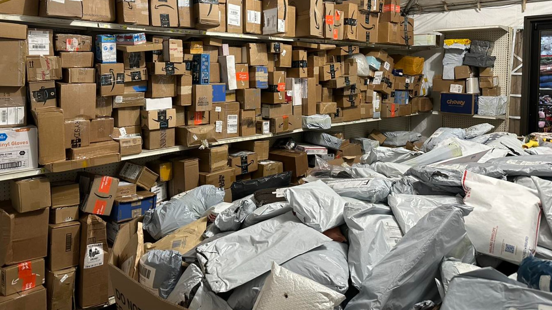 Buy Unclaimed Mail Pallets (500 Items – $650) 1 Buy Unclaimed Mail Pallets (500 Items – $650)