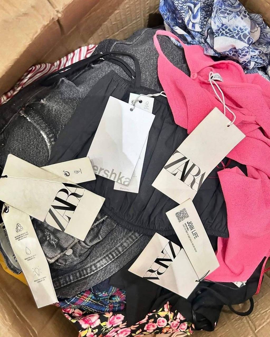 Buy Zara Clothing Wholesale Pallet (200pcs at $475) 1 Buy Zara Clothing Wholesale Pallet (200pcs at $475)