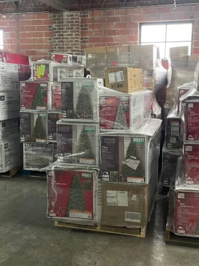 Christmas Trees Pallets (100 - 150 units per pallet) - pmpalletliquidators.com