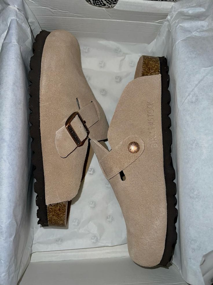 Birkenstock Pallet – 150 Pairs Wholesale Footwear for $1,000 9 Birkenstock pallets for sale