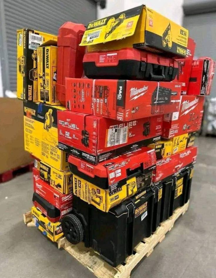 Mixed Milwaukee and DeWalt Tools Pallet – 100 Tools for $800 | Wholesale Liquidation 2 Milwaukee and DeWalt tools pallet for sale