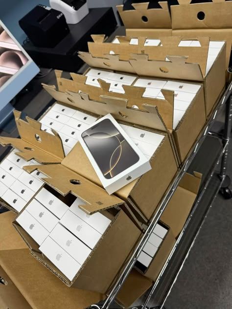 Buy iPhone Pallets (10 Units From $1100) 1 iPhone pallets for sale