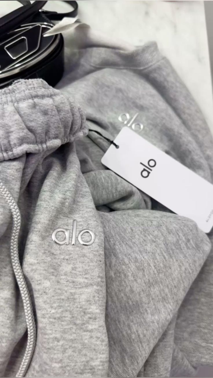 Alo Yoga Pallet Liquidation – 200 New With Tags Items for $600 | USA Pallet liquidation Activewear 11 Alo Yoga Pallet Liquidation (200 Activewear Items for $700) | Wholesale Alo Clothing